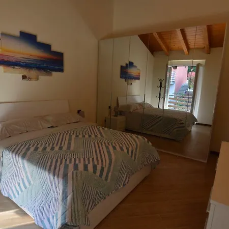 Lake View D Apartment *